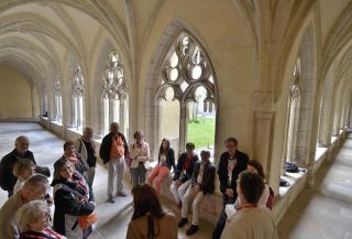 Le cloître de l'abbaye d'Ambronay